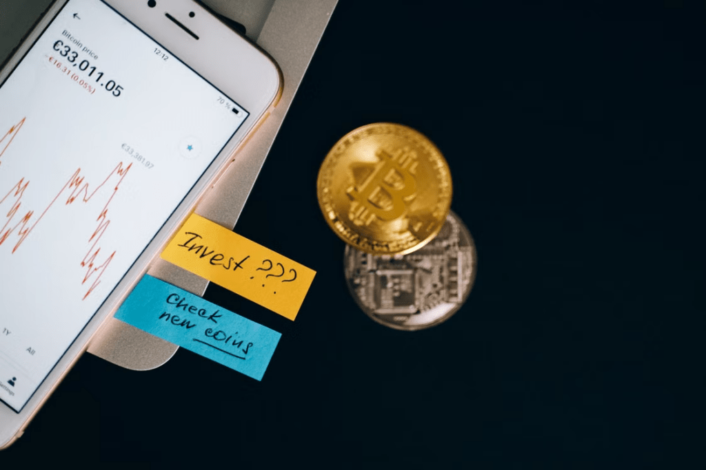 Financial planning for a loan with a variable interest rate using market data and repayment calculations.